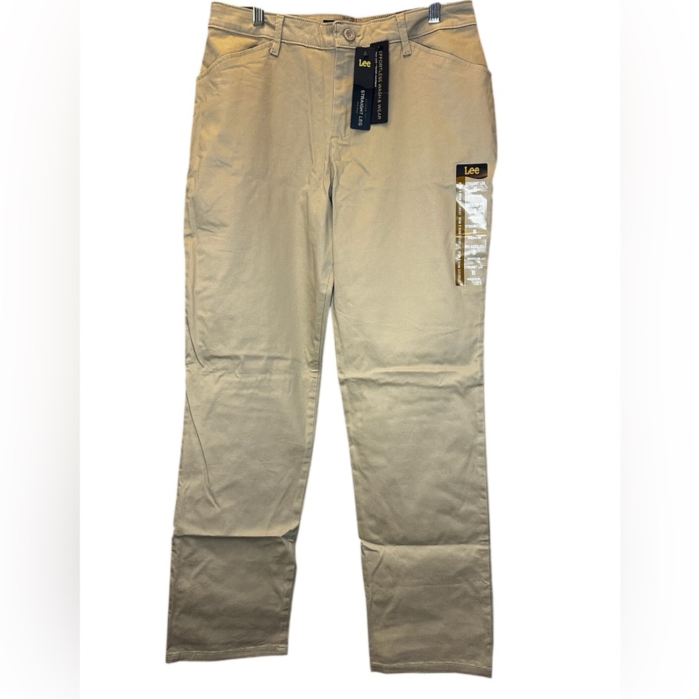 Lee’s Relaxed Fit Mid Rise straight leg‎ Khaki pants size 8 M